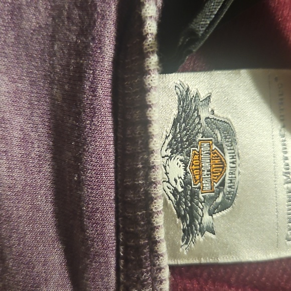 Harley-Davidson Purple Sweatshirt with Unique Design - Picture 2 of 2